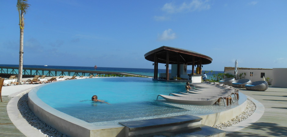 Centara Rasfushi Resort & Spa